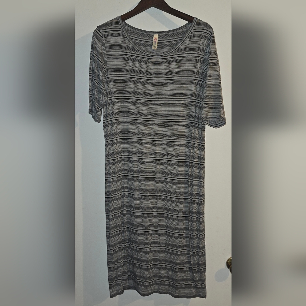 LULAROE JULIA DRESS WM. Size LARGE.